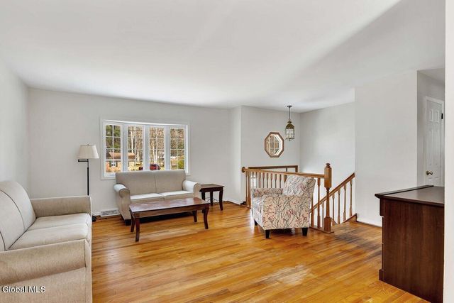 33 Acorn Ave., Clifton Park, NY 12065