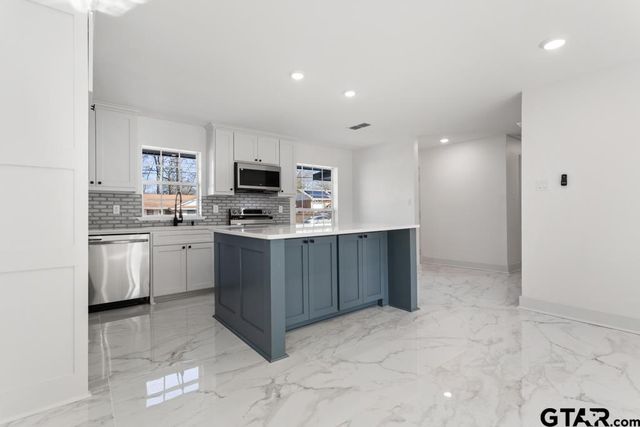 1608 Austin Dr, Tyler, TX 75701