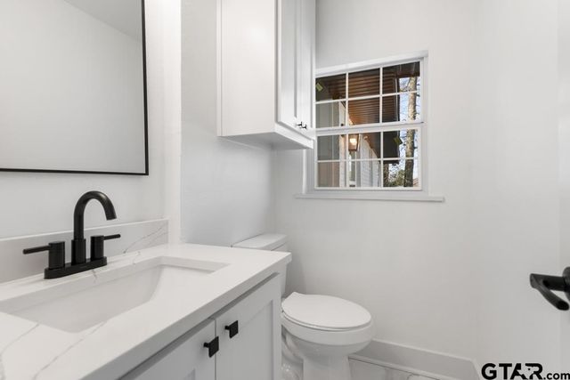 1608 Austin Dr, Tyler, TX 75701