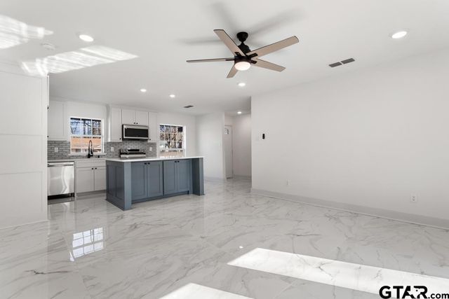 1608 Austin Dr, Tyler, TX 75701