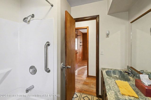 6253 Hilliard Road, Lansing, MI 48911