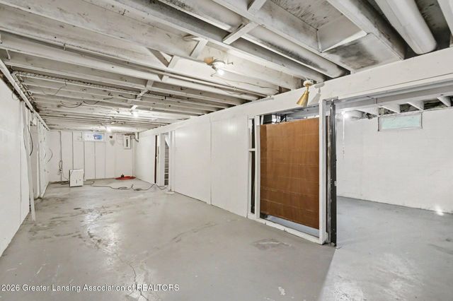 6253 Hilliard Road, Lansing, MI 48911