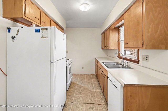 6253 Hilliard Road, Lansing, MI 48911