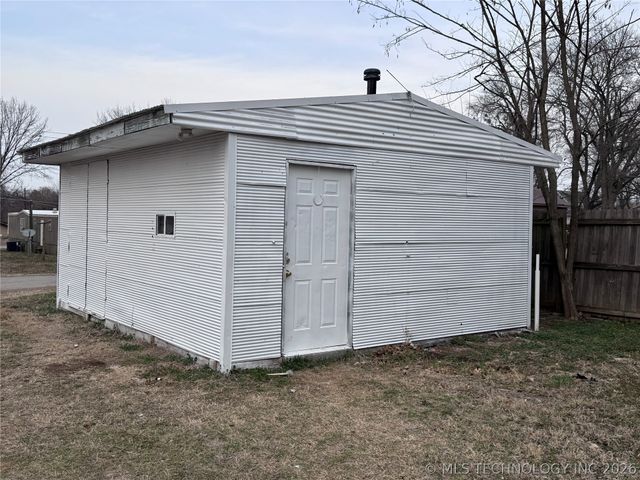 213 W Pine Street, Coweta, OK 74429