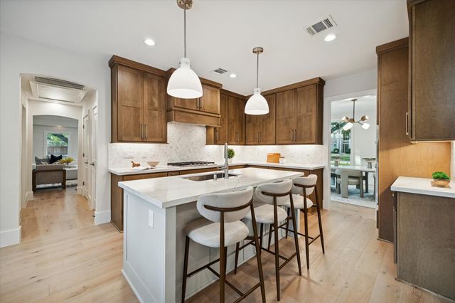 5665 Pine Forest Road, Houston, TX 77056