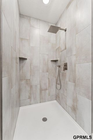 20605 Woodridge Drive, Gretna, NE 68028