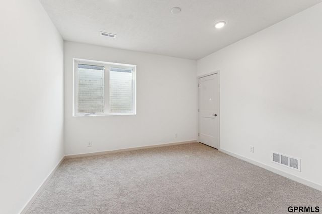 20605 Woodridge Drive, Gretna, NE 68028