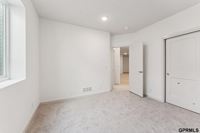 20605 Woodridge Drive, Gretna, NE 68028