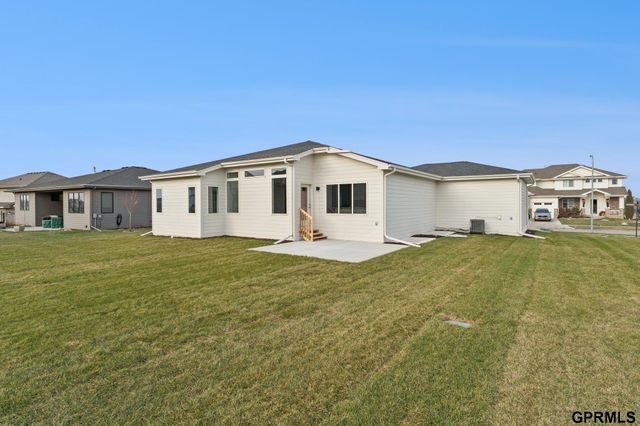 20605 Woodridge Drive, Gretna, NE 68028