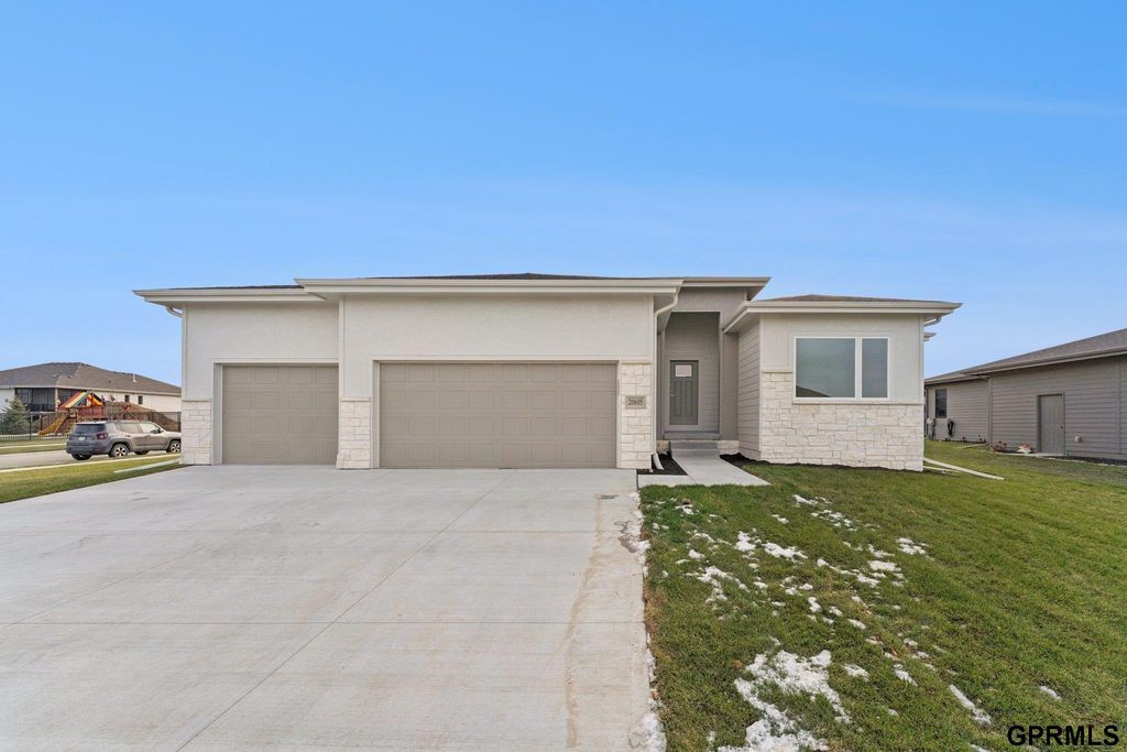 20605 Woodridge Drive, Gretna, NE 68028