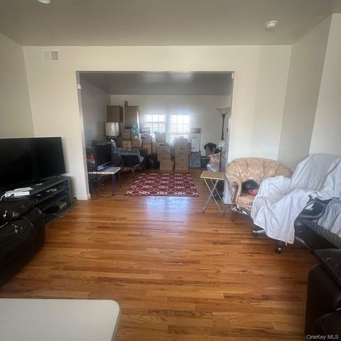 141 N 28 Street N, Wheatley Heights, NY 11798