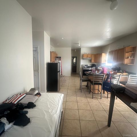 141 N 28 Street N, Wheatley Heights, NY 11798