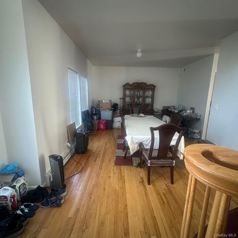 141 N 28 Street N, Wheatley Heights, NY 11798