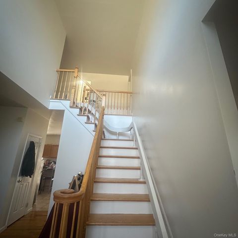 141 N 28 Street N, Wheatley Heights, NY 11798