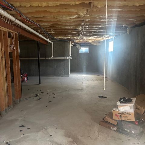 141 N 28 Street N, Wheatley Heights, NY 11798