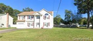 141 N 28 Street N, Wheatley Heights, NY 11798
