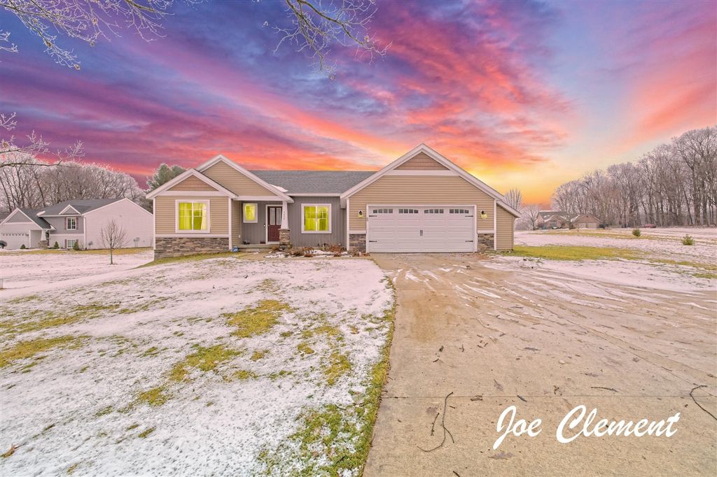 7348 17 Mile Road, Cedar Springs, MI 49319