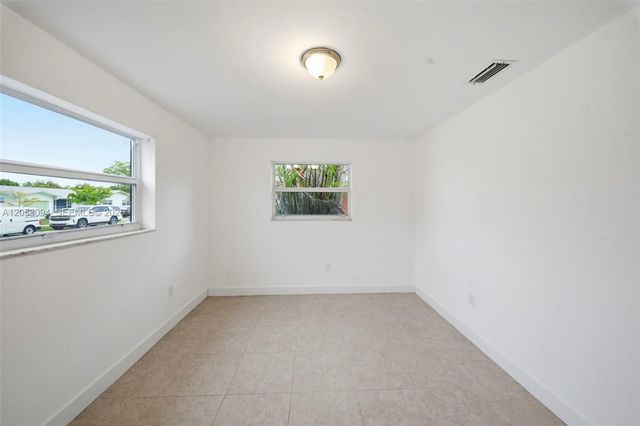 20 NE 210th St, Miami Gardens, FL 33179