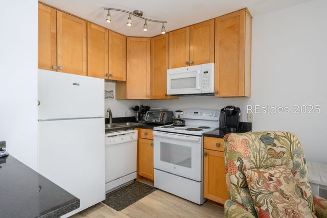 4 N Forest Beach Dr Apt 125, Hilton Head Island, SC 29928