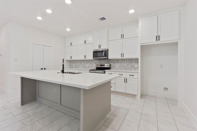 708 Azalea Street, Waller, TX 77484