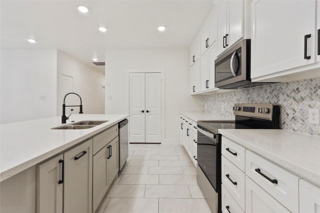 708 Azalea Street, Waller, TX 77484