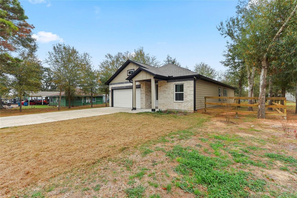 708 Azalea Street, Waller, TX 77484