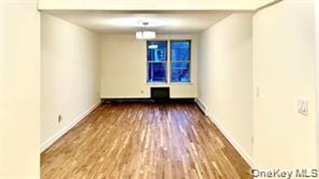 84-70 129 Street 6J, Kew Gardens, NY 11415