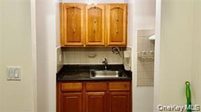 84-70 129 Street 6J, Kew Gardens, NY 11415