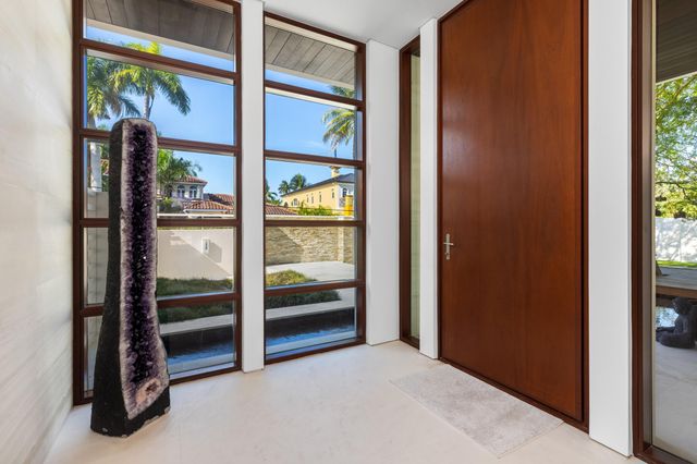 10 Pelican Drive, Fort Lauderdale, FL 33301