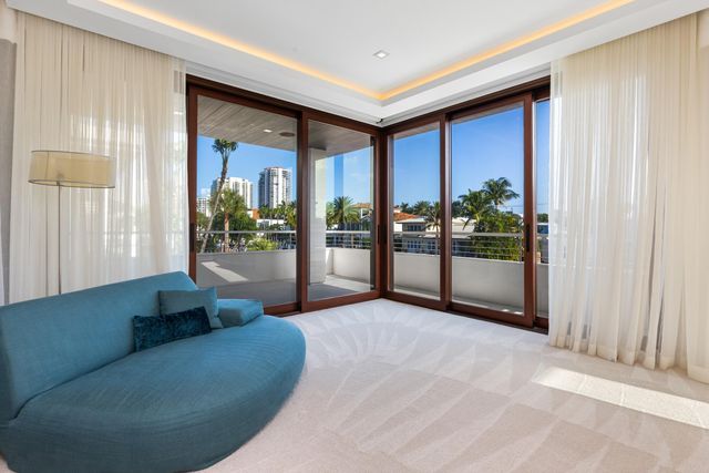 10 Pelican Drive, Fort Lauderdale, FL 33301