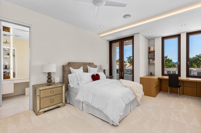 10 Pelican Drive, Fort Lauderdale, FL 33301