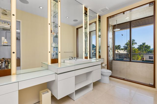 10 Pelican Drive, Fort Lauderdale, FL 33301