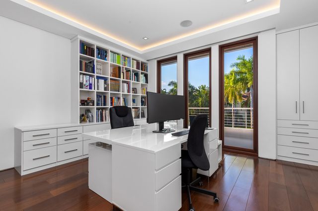 10 Pelican Drive, Fort Lauderdale, FL 33301