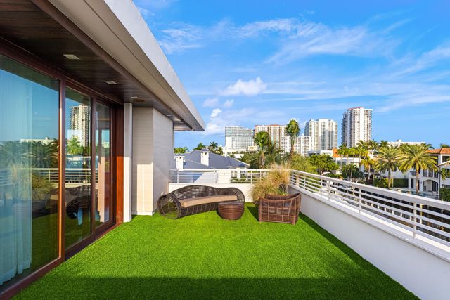 10 Pelican Drive, Fort Lauderdale, FL 33301