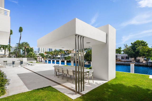 10 Pelican Drive, Fort Lauderdale, FL 33301