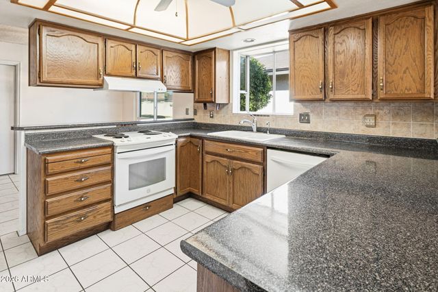 26405 S GREENCASTLE Drive, Sun Lakes, AZ 85248