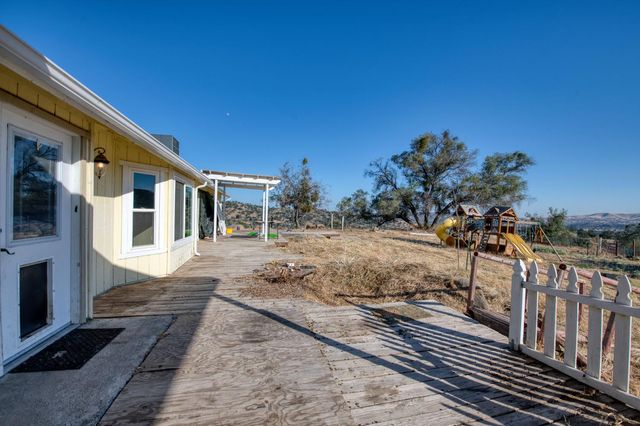 24620 Auberry Road, Clovis, CA 93619