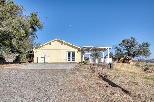 24620 Auberry Road, Clovis, CA 93619