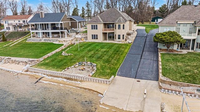 48855 Howard Drive, Lawrence, MI 49064