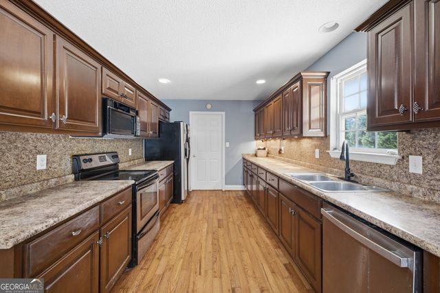 201 Briarwood Circle, Summerville, GA 30747