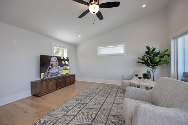 521 Camden Dr, Nashville, TN 37211