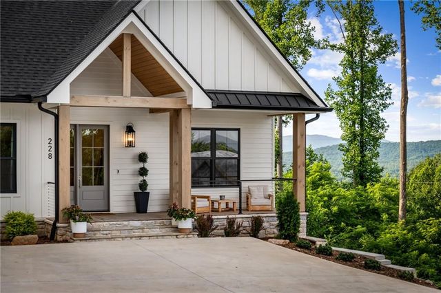 228 Winding Ridge, Blairsville, GA 30512