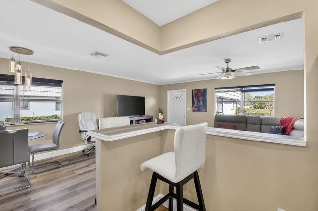170 Valencia H, Delray Beach, FL 33446