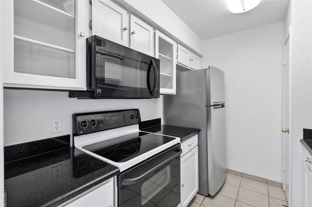 6111 Beverly Hill Street 39, Houston, TX 77057