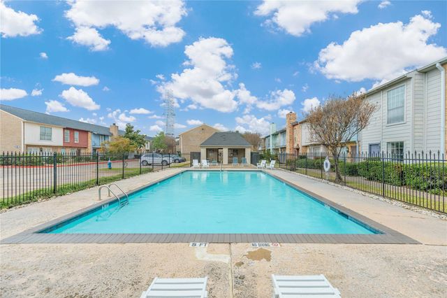 6111 Beverly Hill Street 39, Houston, TX 77057