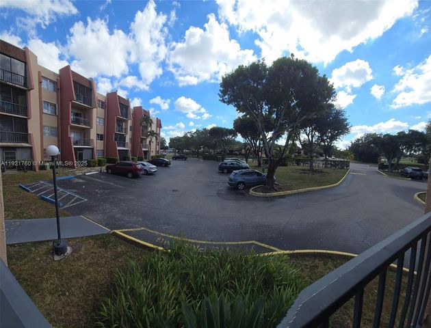 13707 Kendale Lakes Cir PH11, Miami, FL 33183