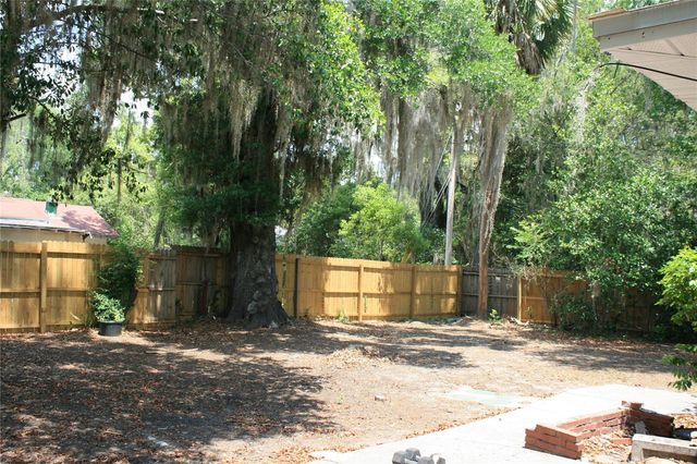 1822 NW 6TH AVENUE, Gainesville, FL 32603