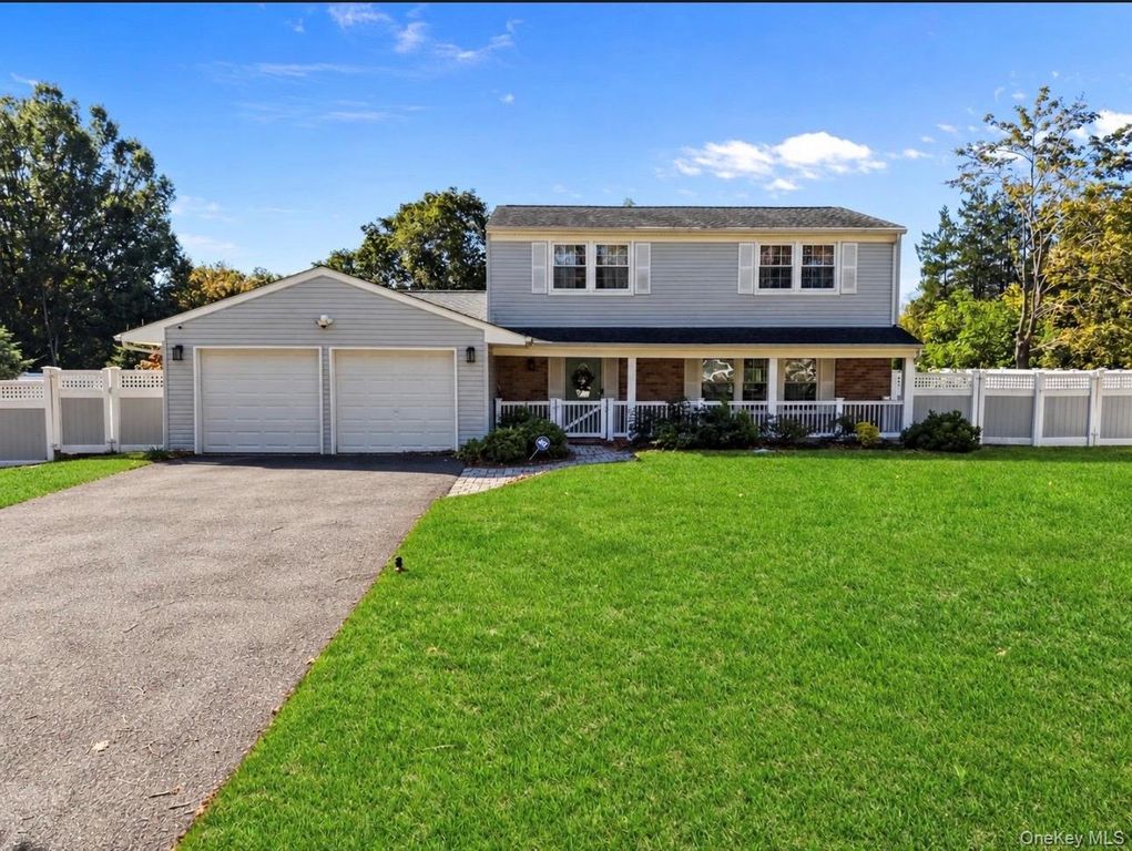18 Magic Mountain Drive, Coram, NY 11727 — photo 5