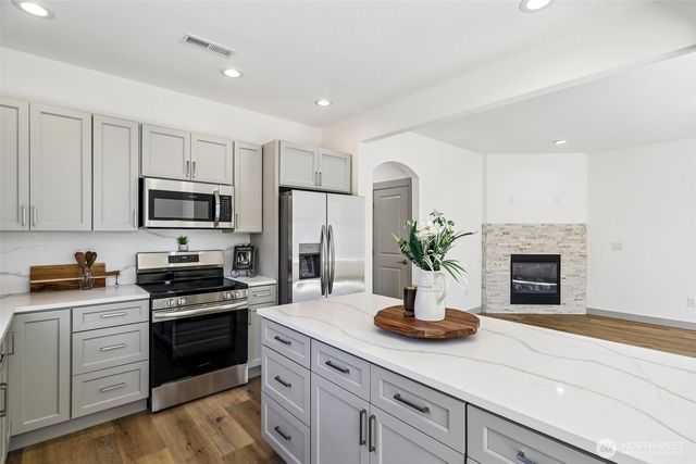 4051 E J St, Tacoma, WA 98404