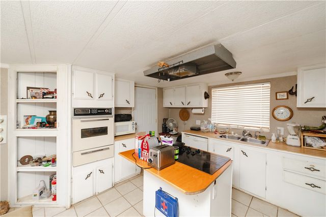 6916 W Agua Fria Drive, Golden Valley, AZ 86413